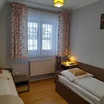 홈스테이 Goscinne Budzowie 차르나 구라